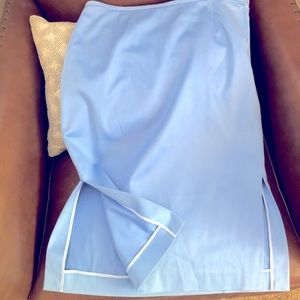 Pencil skirt with side slits.